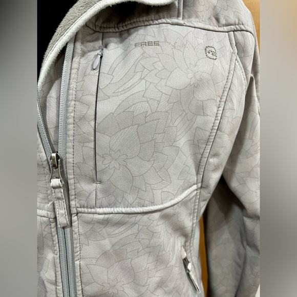 Grey Free Country Jacket with Floral Design - Picture 2 of 7